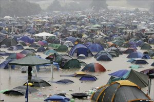 WETCAMP_rainy_glastonbury