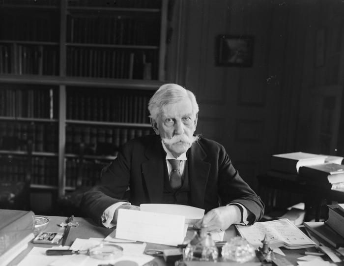 Justice_Oliver_Wendell_Holmes_at_desk